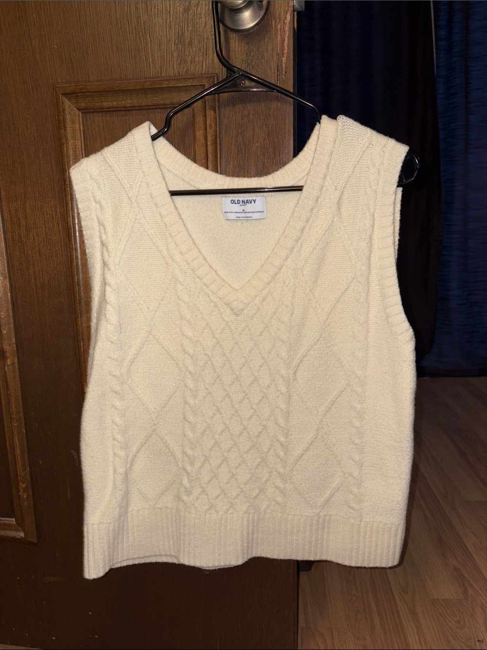 Old Navy Cream Cable-Knit V-Neck Sweater Vest